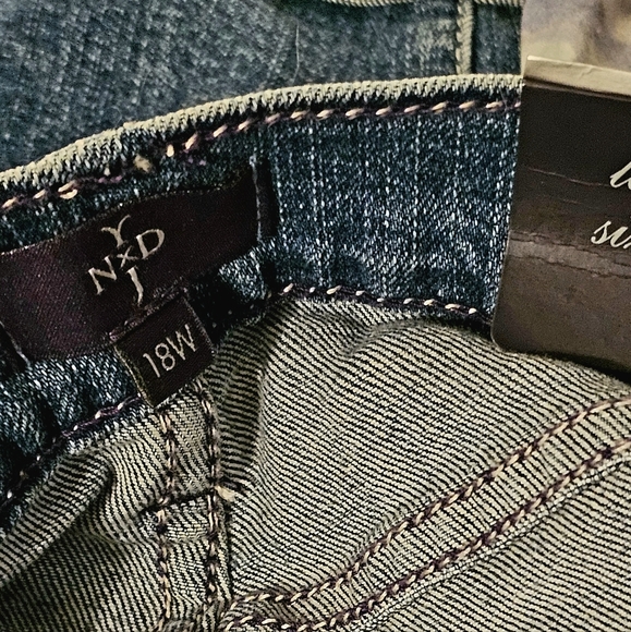 NYDJ Floral Embroidered Slim Straight Medium Wash Jeans - Picture 3 of 7